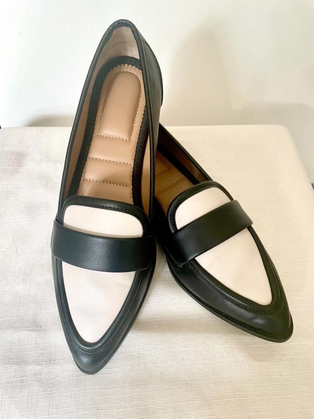 Kelly & Katie Two-Tone Black & Cream Pointed Toe Loafers 7.5